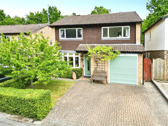 Peterhouse Close, Owlsmoor, Sandhurst, Berkshire, GU47 0XD, photo 1