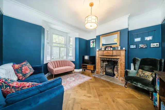 Myrtle Road, TW12, photo 2