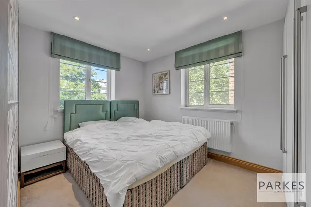 Photo 3 — Pembroke Road, Kensington, London, W8 6DE