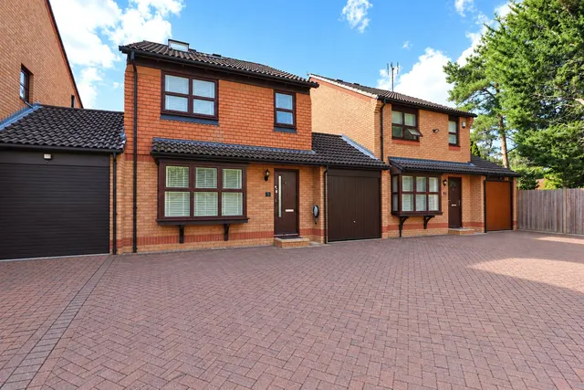 Merrivale Gardens, Woking, GU21, photo 1