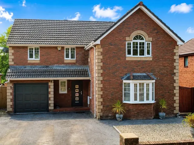 Woodlands Avenue, Clydach, photo 1