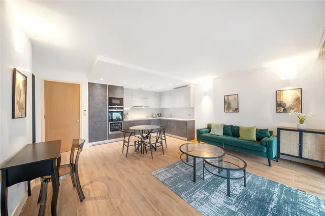 Photo 2 — St Georges Apartments, 368 High Street, Brentford, TW8