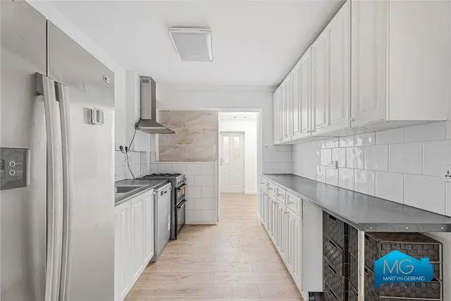 Norbury Grove, Mill Hill, NW7, photo 3