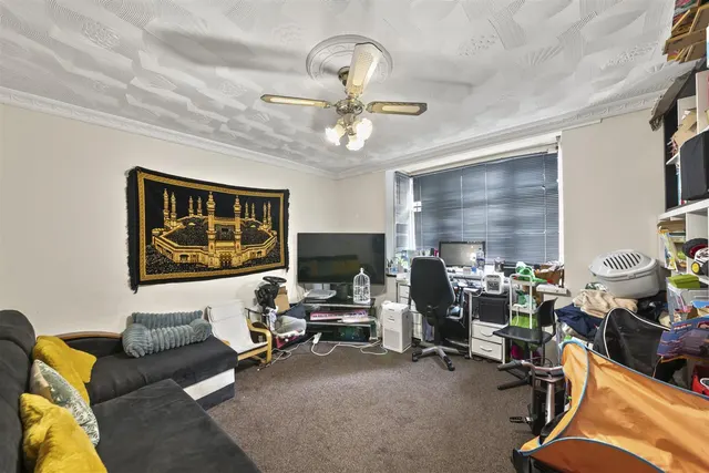 Richmond Crescent, Slough, photo 3