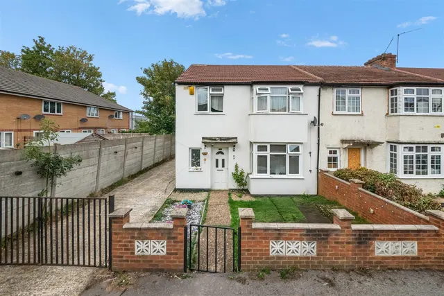 Richmond Crescent, Slough, photo 1