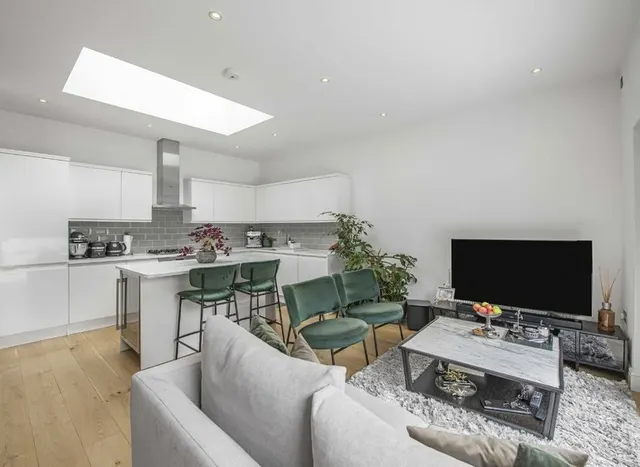 Photo 3 — Madeley Road, Ealing, W5