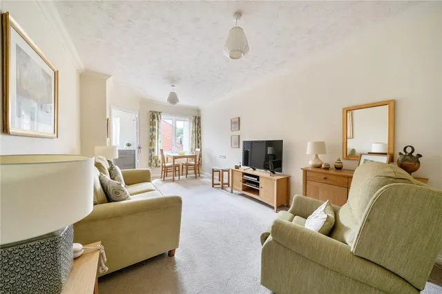 Avonbank Lodge, Newbury, RG14, photo 1