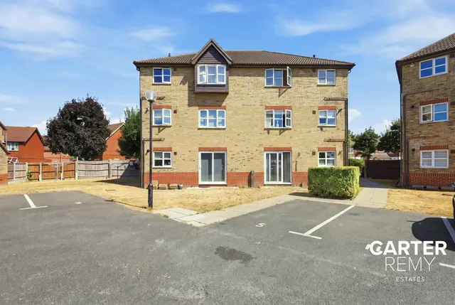 Laburnum Grove, South Ockendon, RM15 6RA, photo 1