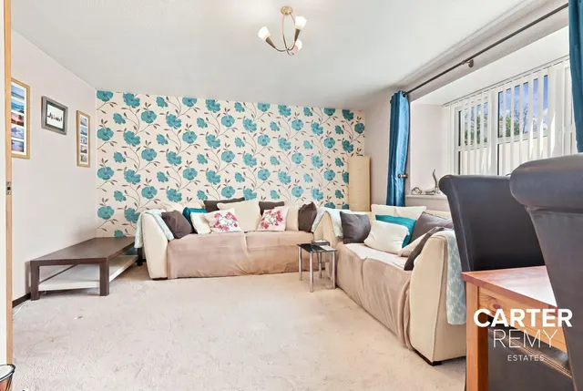 Photo 3 — Laburnum Grove, South Ockendon, RM15 6RA