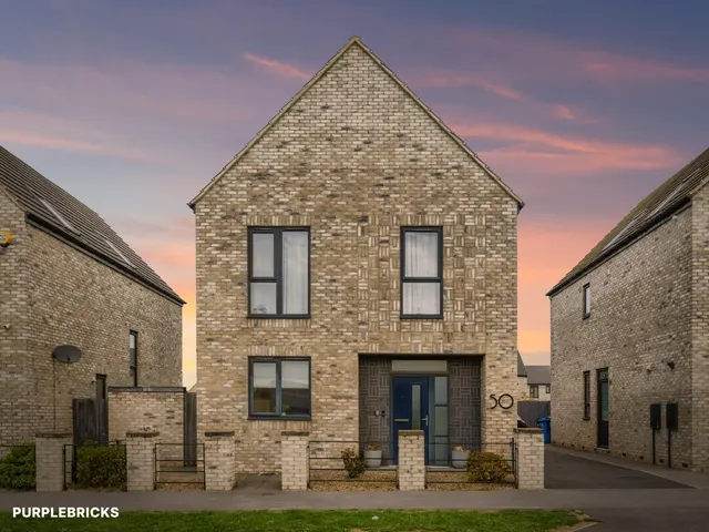 Pioneer Way, Kingswood, HU7, photo 1