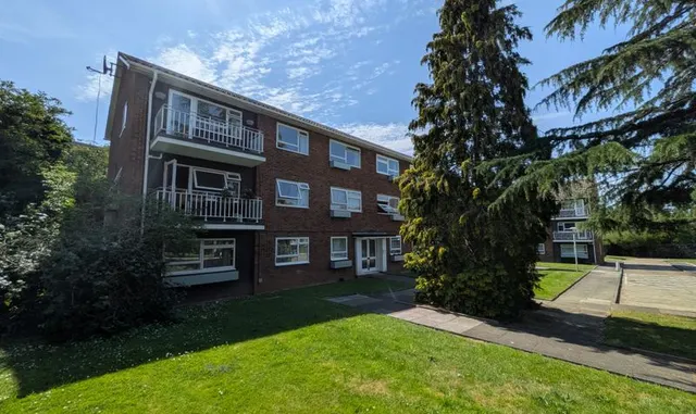 Rosebank, Epsom, KT18, photo 1