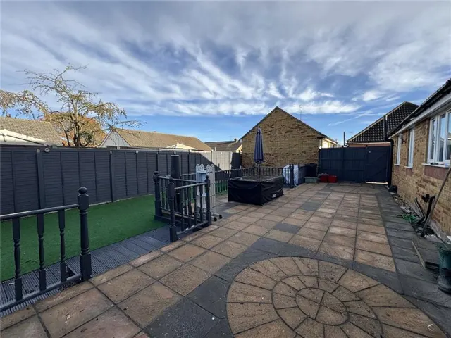 Totlands Drive, Clacton-on-Sea, CO15, photo 3