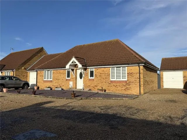 Totlands Drive, Clacton-on-Sea, CO15, photo 1