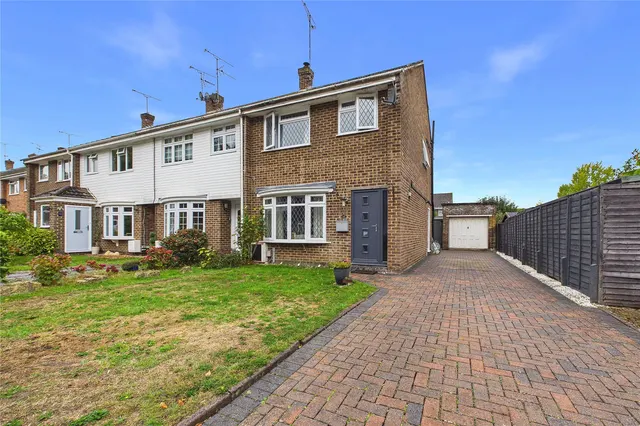 Lynwood Drive, Mytchett, GU16, photo 1