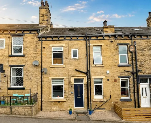 Cowley Road, Rodley, photo 1