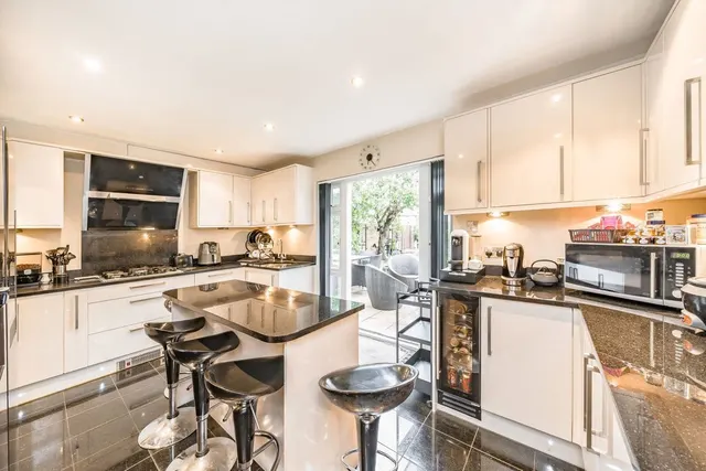 Cottimore Avenue, Walton-on-Thames, KT12, photo 3
