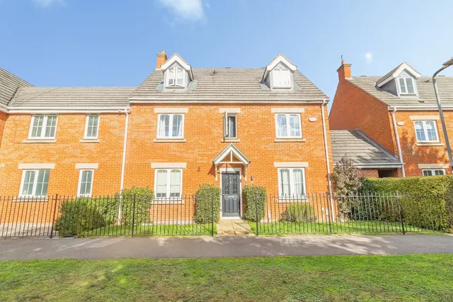 Newport Road, Woburn Sands, MK17, photo 1
