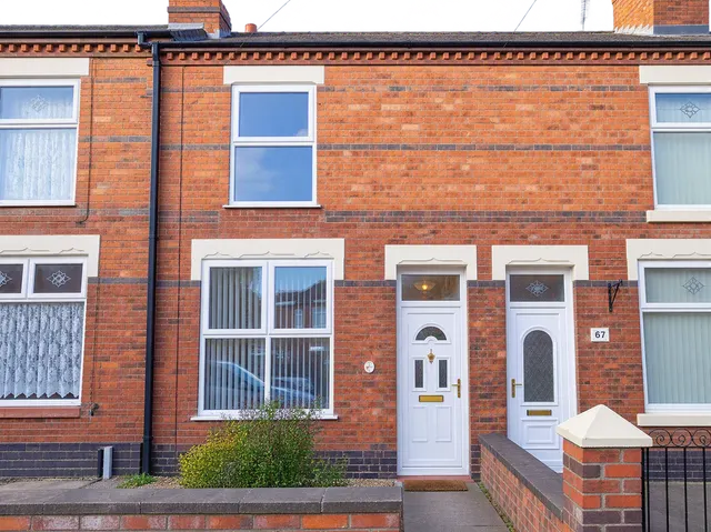 Vincent Street, CW1, photo 1