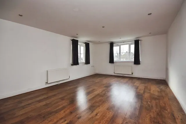 Gillian Crescent, Romford, RM2, photo 3