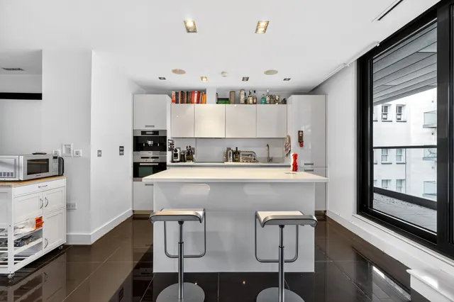 Leman Street, London, E1, photo 2