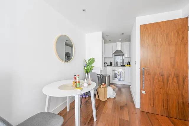 London, E14, photo 2