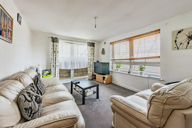 Five Acres, Crawley, photo 1