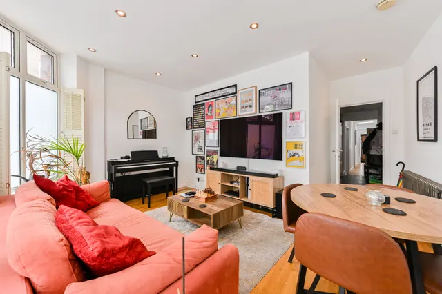 Flat 1, 4 Boutflower Road, London, photo 1