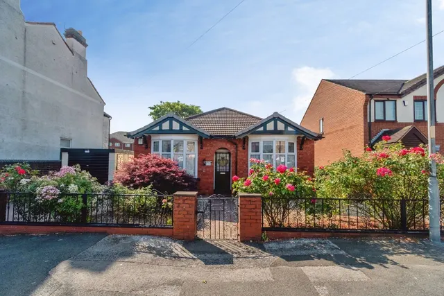 Clothier Street, Willenhall, WV13, photo 1