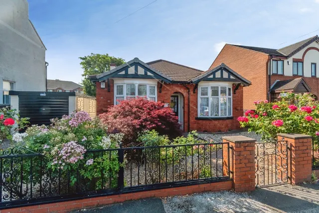 Clothier Street, Willenhall, WV13, photo 1