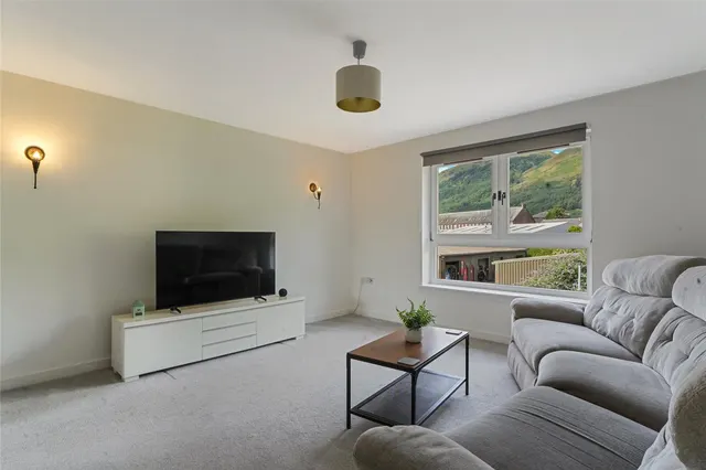 Photo 3 — Comrie Court, Tillicoultry, Clackmannanshire, FK13