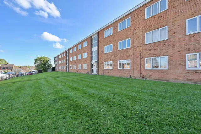 31 Bembridge Place, Linden Lea, Watford, photo 1