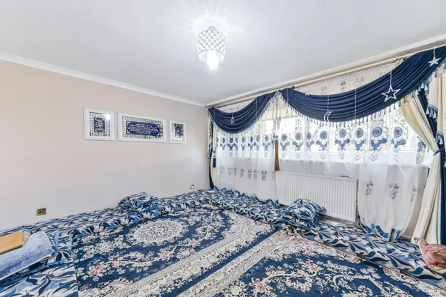 19 Mascotts Close, London, photo 1
