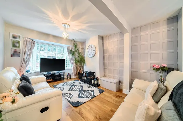 Fairlawn Grove, Banstead, SM7 3BN, photo 1