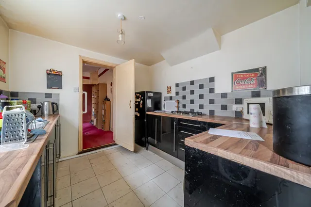 Photo 3 — Woodside Crescent, DA15