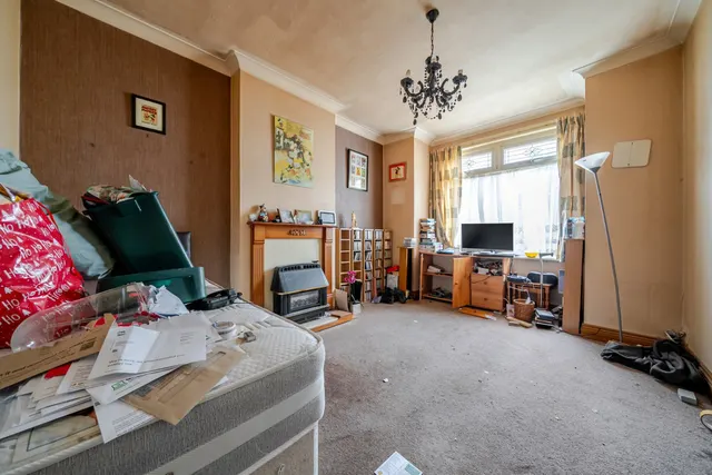 Photo 2 — Woodside Crescent, DA15