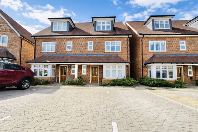 Millpond Avenue, Crookham Village, GU51, photo 1