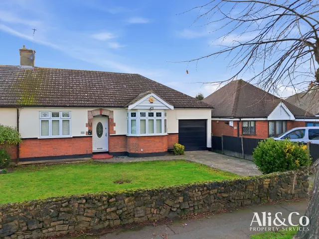 Connaught Avenue, Grays, Essex, RM16 2XT, photo 1