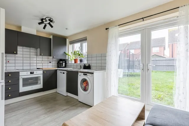 Photo 2 — Crown Farm Close, COVENTRY, West Midlands, CV3