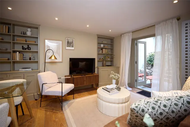 Photo 2 — Hatherley Grove, London, W2
