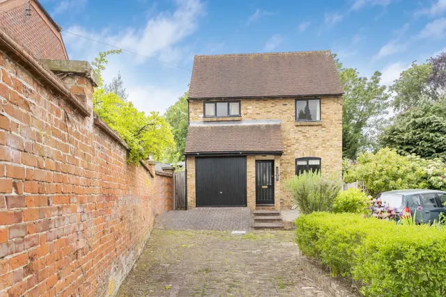 Photo 2 — Waxwell Lane, Harrow