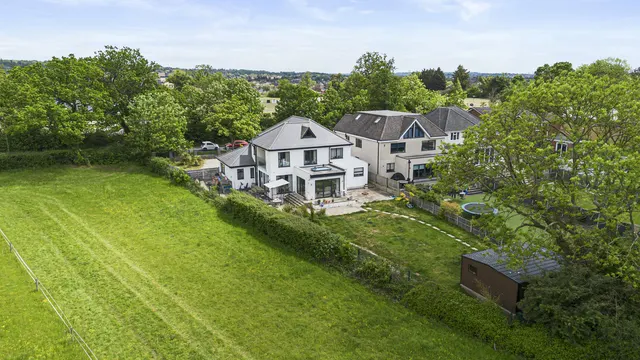 Edgwarebury Lane, Edgware, HA8, photo 1