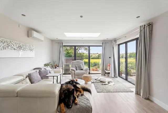 Edgwarebury Lane, Edgware, HA8, photo 3