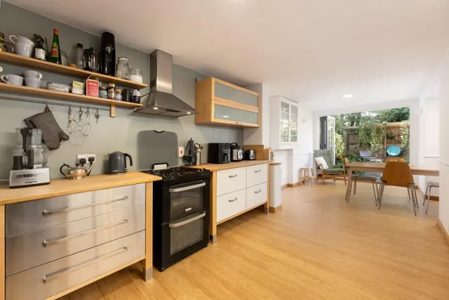 Benhill Road, London, SE5, photo 1