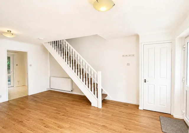 Photo 3 — Aspen Close, Somerset BA11 2TZ