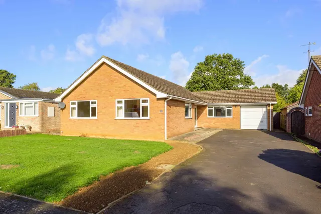 Grange Paddock in Barrowby, Grantham, photo 1