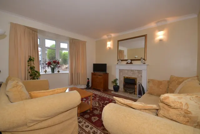 Queen Victoria Road, New Tupton, S42, photo 3