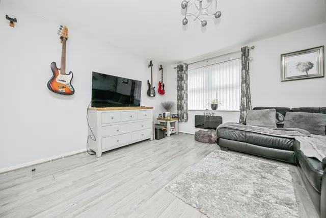 Photo 3 — Pearse Way, Purdis Farm, Ipswich, Suffolk, IP3