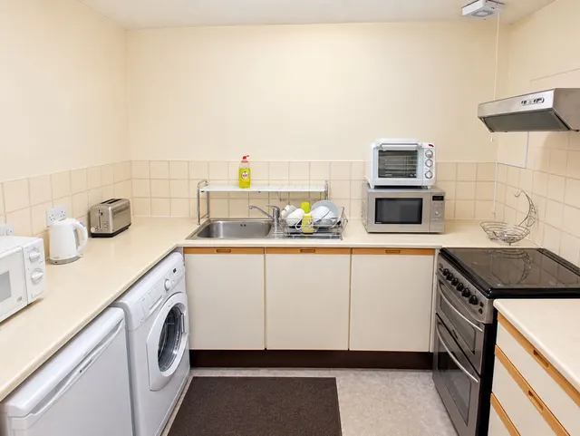 Norman Road, E11, photo 3