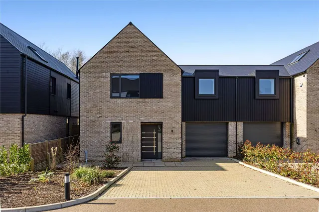 Photo 3 — Sandpiper Close, Appledore, Ashford, Kent, TN26 2FP