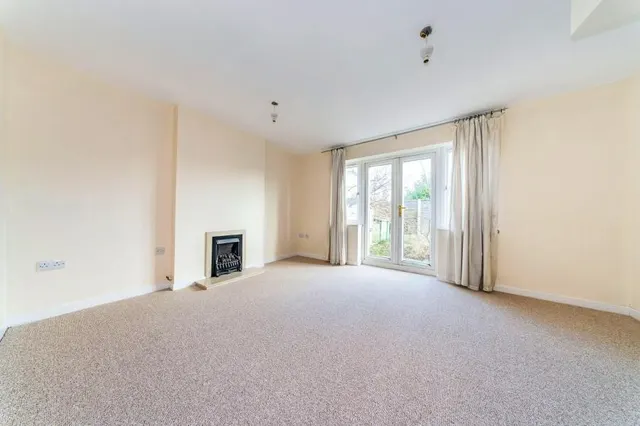 Meadowcroft Court, Runcorn, WA7, photo 2